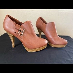 NEVER WORN Brown Buckle Booties